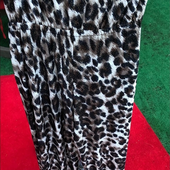Connected Apparel size large sleeveless leopard print jumpsuit with stretch - Picture 10 of 13